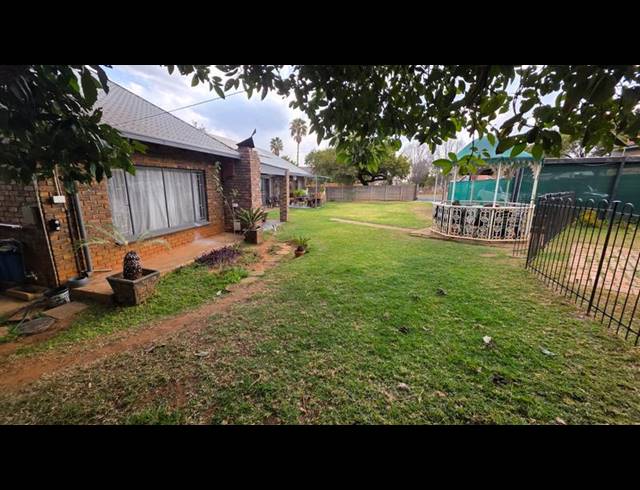 5 BEDROOM HOUSE FOR SALE IN SUIDERBERG